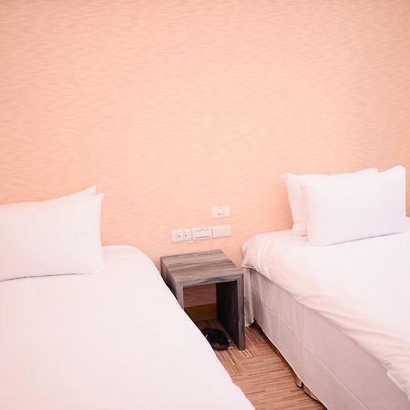 Kiwi Express Hotel - Chenggong Rd Taichung Exterior photo