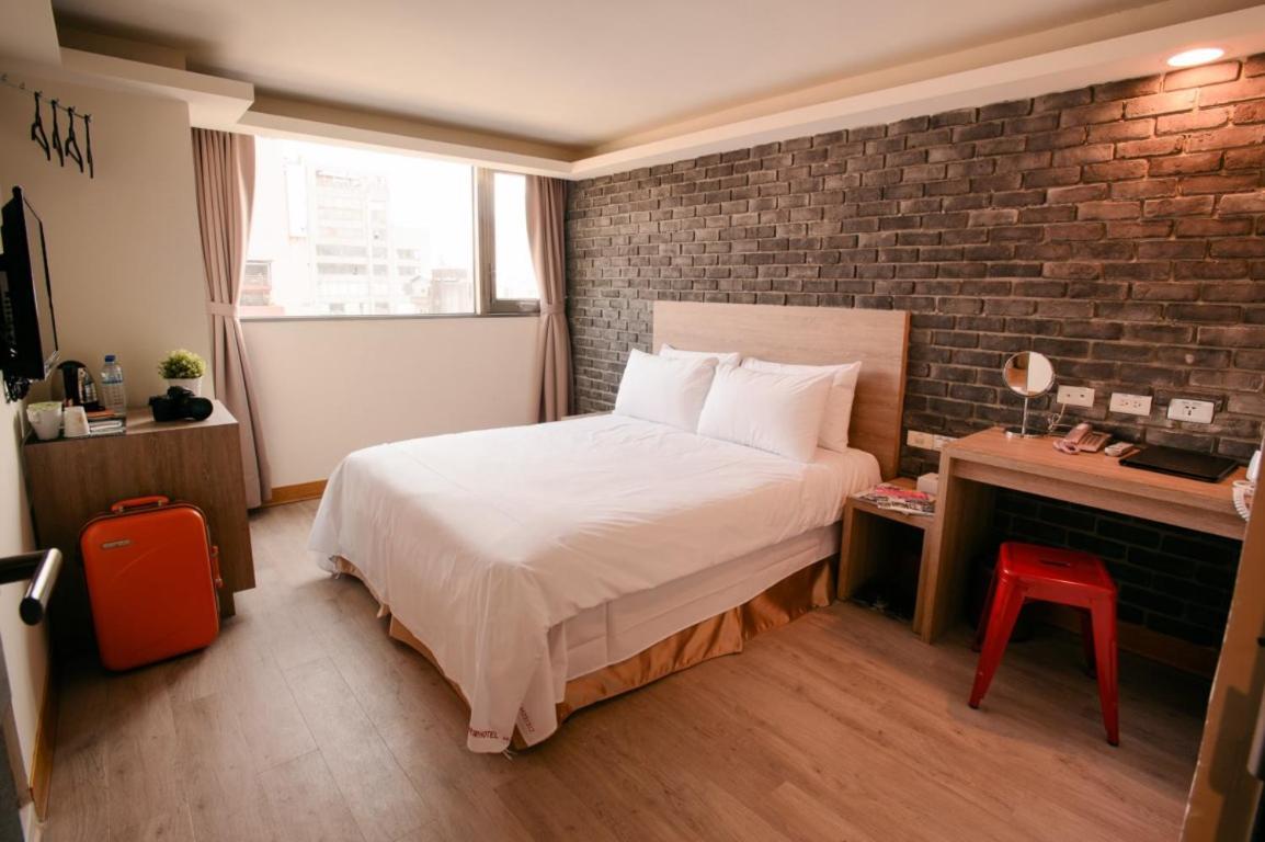 Kiwi Express Hotel - Chenggong Rd Taichung Exterior photo