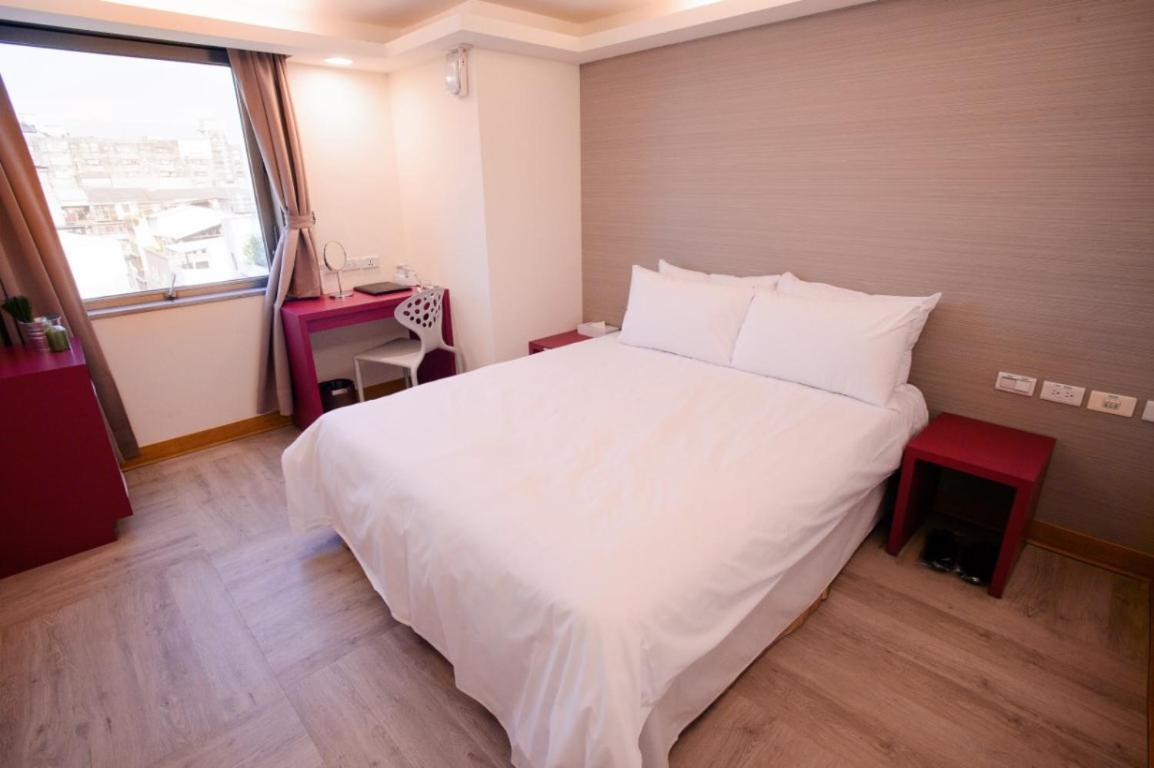 Kiwi Express Hotel - Chenggong Rd Taichung Exterior photo