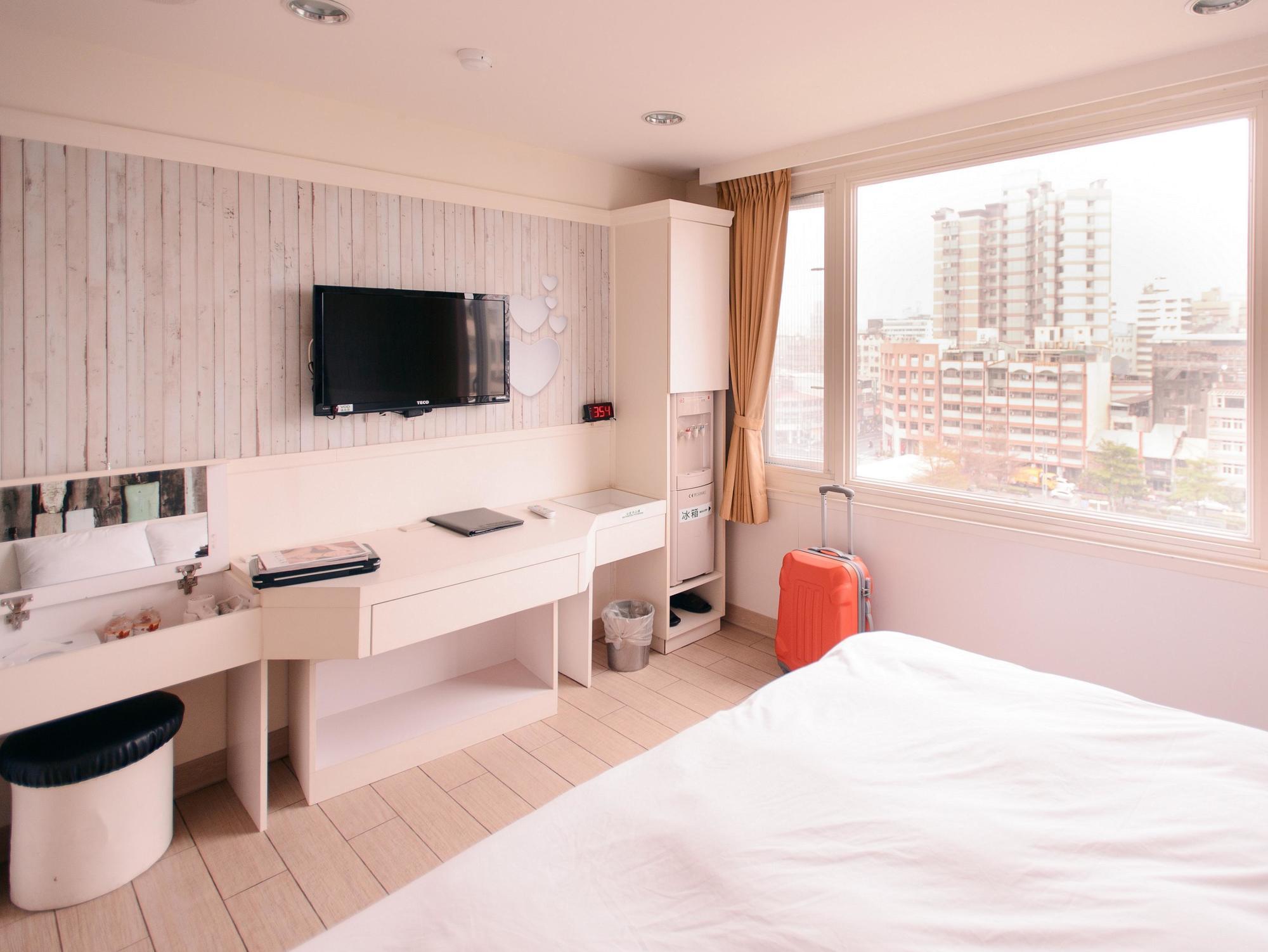 Kiwi Express Hotel - Chenggong Rd Taichung Exterior photo