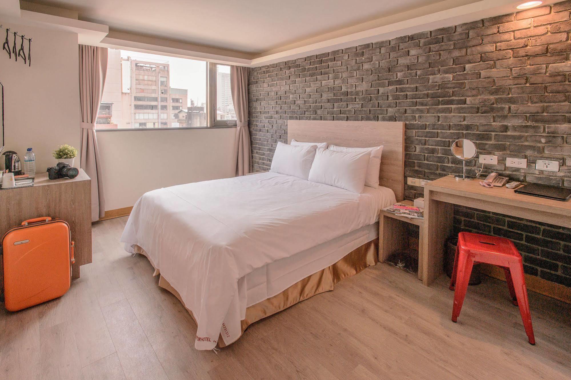 Kiwi Express Hotel - Chenggong Rd Taichung Exterior photo