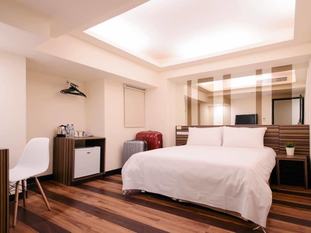 Kiwi Express Hotel - Chenggong Rd Taichung Exterior photo