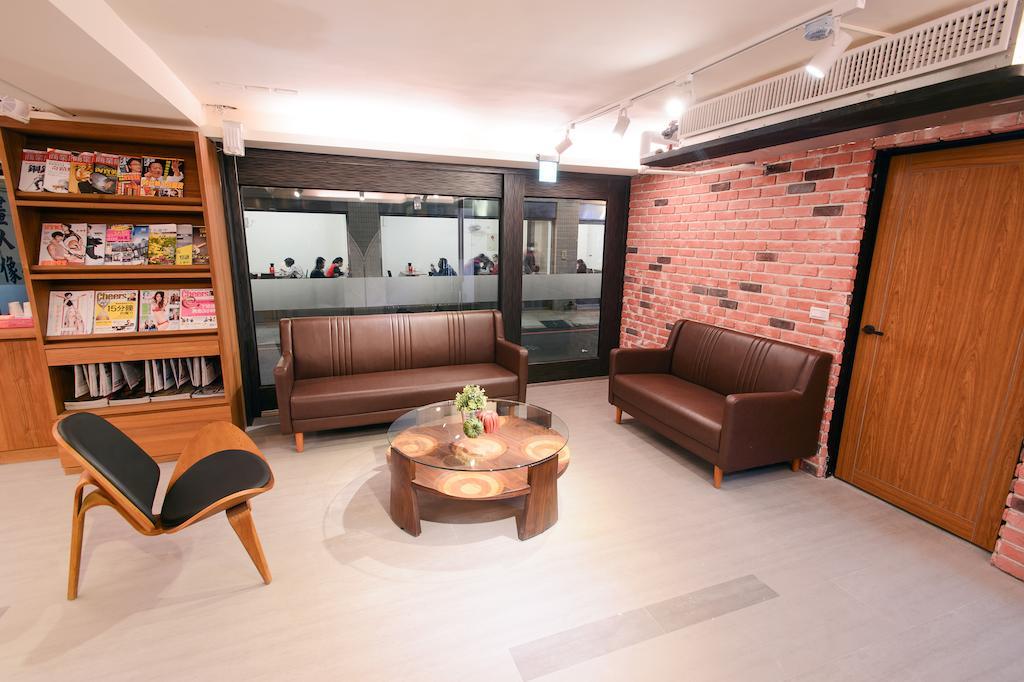 Kiwi Express Hotel - Chenggong Rd Taichung Exterior photo