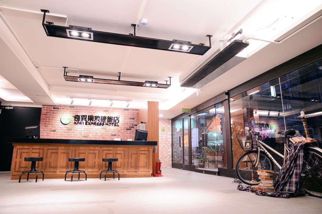 Kiwi Express Hotel - Chenggong Rd Taichung Exterior photo