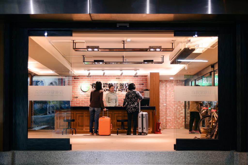 Kiwi Express Hotel - Chenggong Rd Taichung Exterior photo