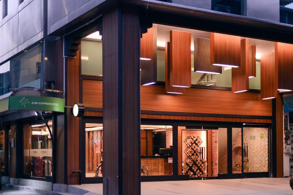 Kiwi Express Hotel - Chenggong Rd Taichung Exterior photo